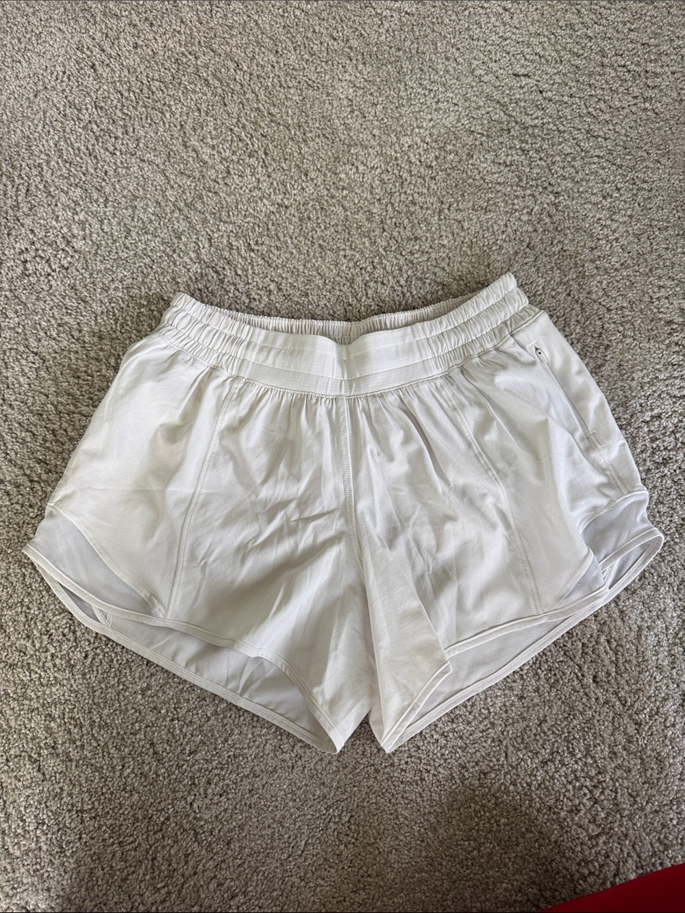 LULULEMON Cream Bone Hotty Hot 4" Short 4/XS